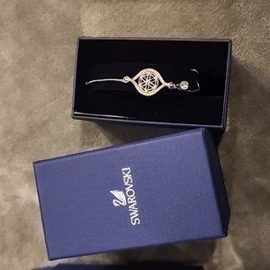 Brand new swarovski bracelet flower
